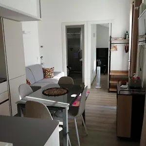 https://stefanias-corner-apartment-in-bergamo.italymilanhotels.net